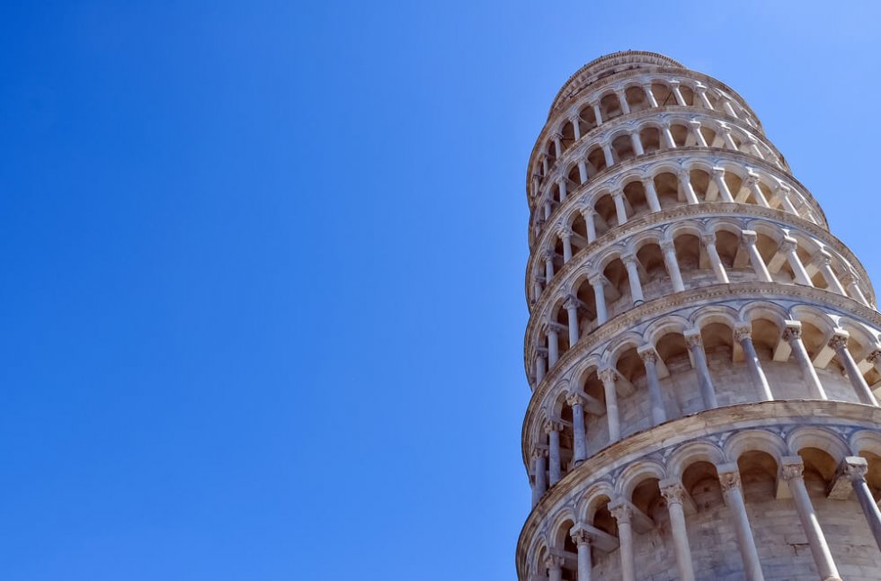 La Torre Allo Specchio Per Celebrare 850 Anni Della Torre Di Pisa