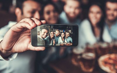 Selfie vs. Memoria: uno scontro impari che ci fa godere meno dei momenti più belli