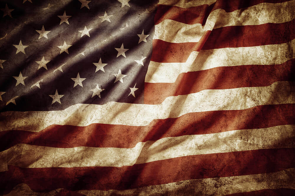 bandiera americana per mostra american beauty. da robert capa a banksy