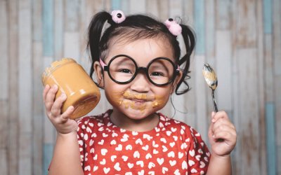 Secondo una ricerca dare da mangiare arachidi ai bambini previene l’allergia fino all’adolescenza