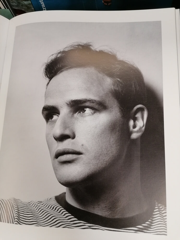 Marlon Brando da giovane in bianco e nero