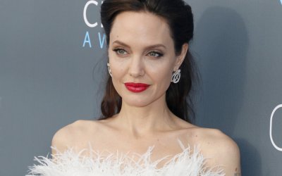 “Senza sangue”, Angelina Jolie da regista porta sul grande schermo il film tratto dal libro di Baricco