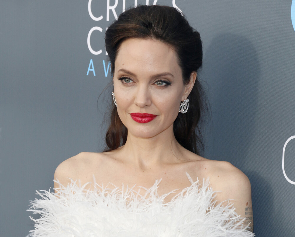 angelina jolie regista del film senza sangue tratto dal romanzo di alessandro baricco