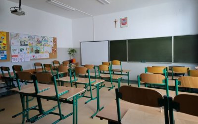 Approvato il Ddl Valditara, bocciatura con 5 in condotta automatica, multe salate per chi aggredisce docenti e tornano i giudizi sintetici