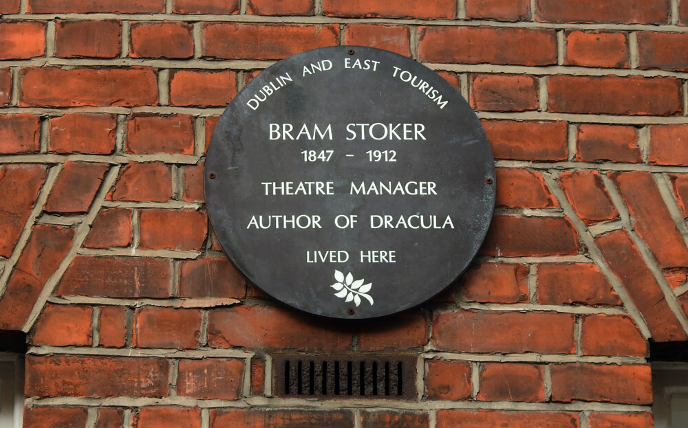 targa commemorativa bram stoker autore di dracula e gibbet hill