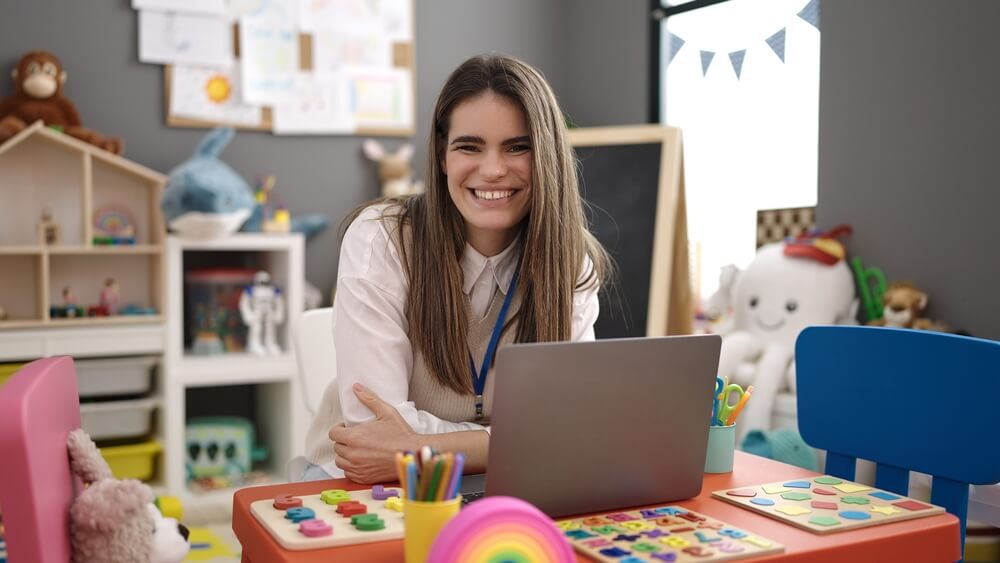 insegnante asilo laurea scienze dell'educazione della prima infanzia