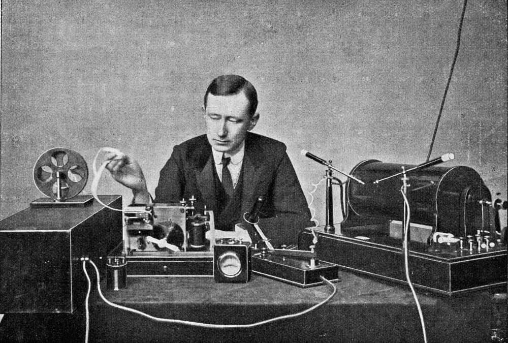 Documenti, fotografie, filmati d’epoca e installazioni interattive per la mostra dedicata a Guglielmo Marconi a Roma