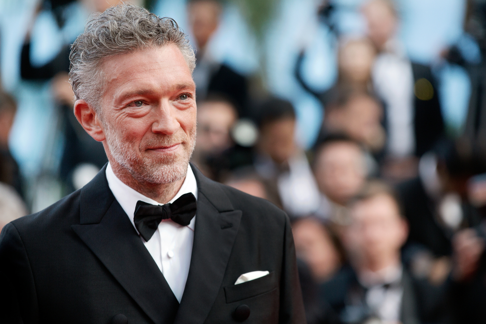 Vincent cassel sul red carpet con papillon e smoking