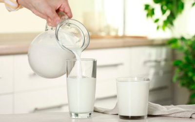 Un bicchiere di latte al giorno aiuta a prevenire il cancro al colon