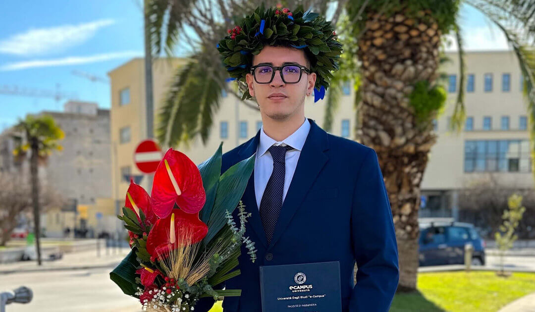 Giovanni Lovino, neolaureato in Ingegneria Informatica, coltiva il sogno di aprire un’azienda e creare un software