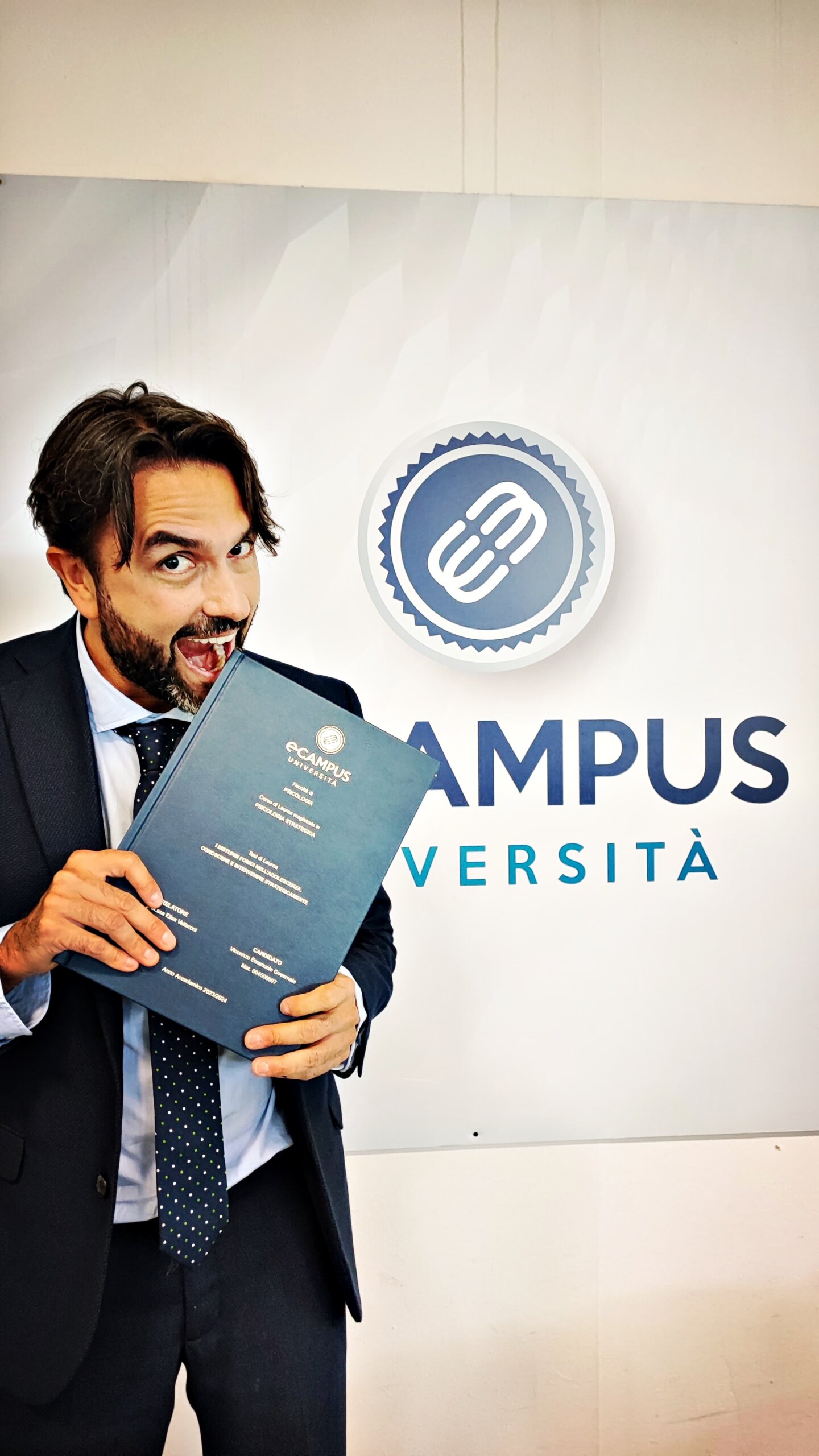 Enzo Governale neolaureato in Psicologia Strategica presso eCampus