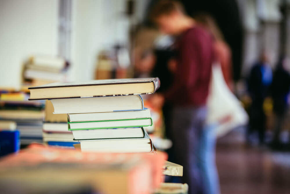 pila di libri acquistabili con carta del docente