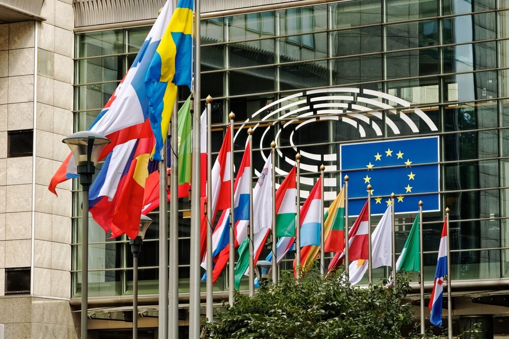 bandiere paesi europei e unione europea per Il Bando Erasmus KA1-2024 per Mobilità Tirocinio