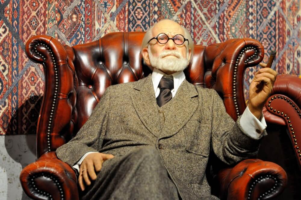 sigmund freud sulla poltrona