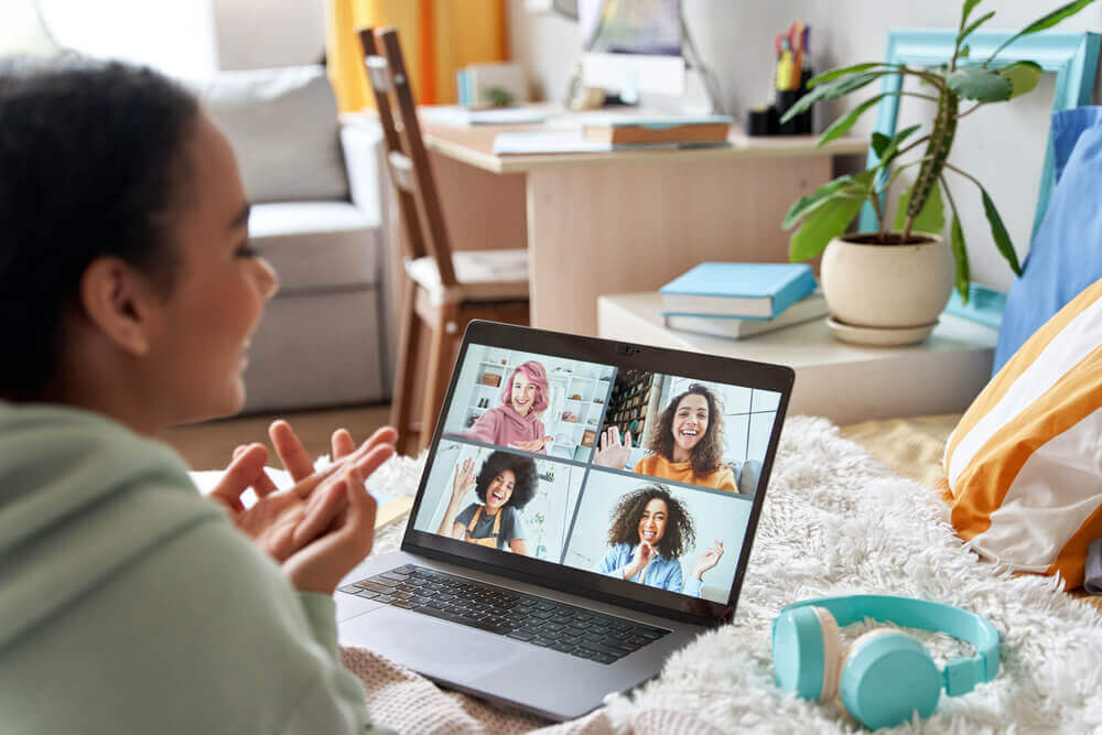 gruppo in videocall online per rappresentare come organizzare sessioni di studio di gruppo online