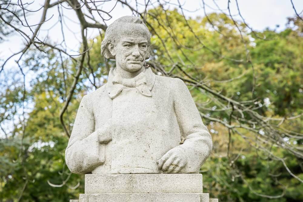 busto di charles baudelaire autore de i fiori del male, opera che subì la censura