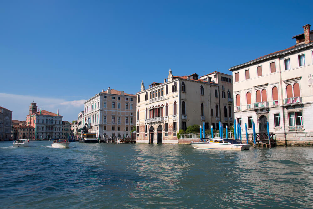 Grand,Venice,,Italy-may,13th,2017-venetian,Architecture,Near,S.,Samuele,Actv Palazzo Grassi a Vnenzia
