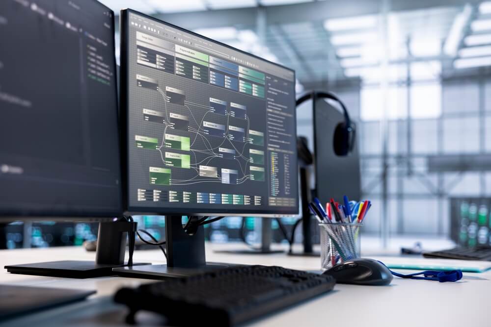 Computers,In,Data,Center,Providing,Computing,Resources,Needed,For,Artificial Monitor su scrivania di ingegnere informatico