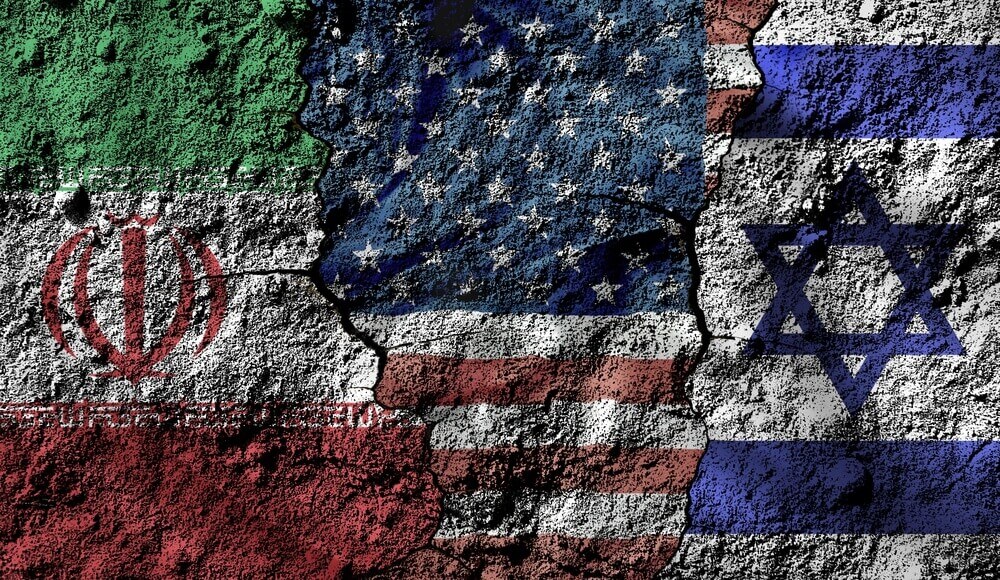 shutterstock_2744954491 bandiere USA iran israele per rappresentare artificial intelligence e conflitto tra usa israele iran