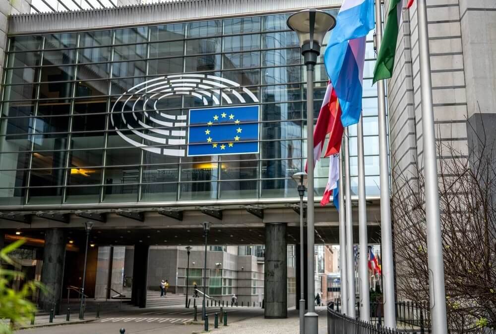 Cyberbullismo, il Parlamento europeo chiede di renderlo un reato penale in tutta Europa