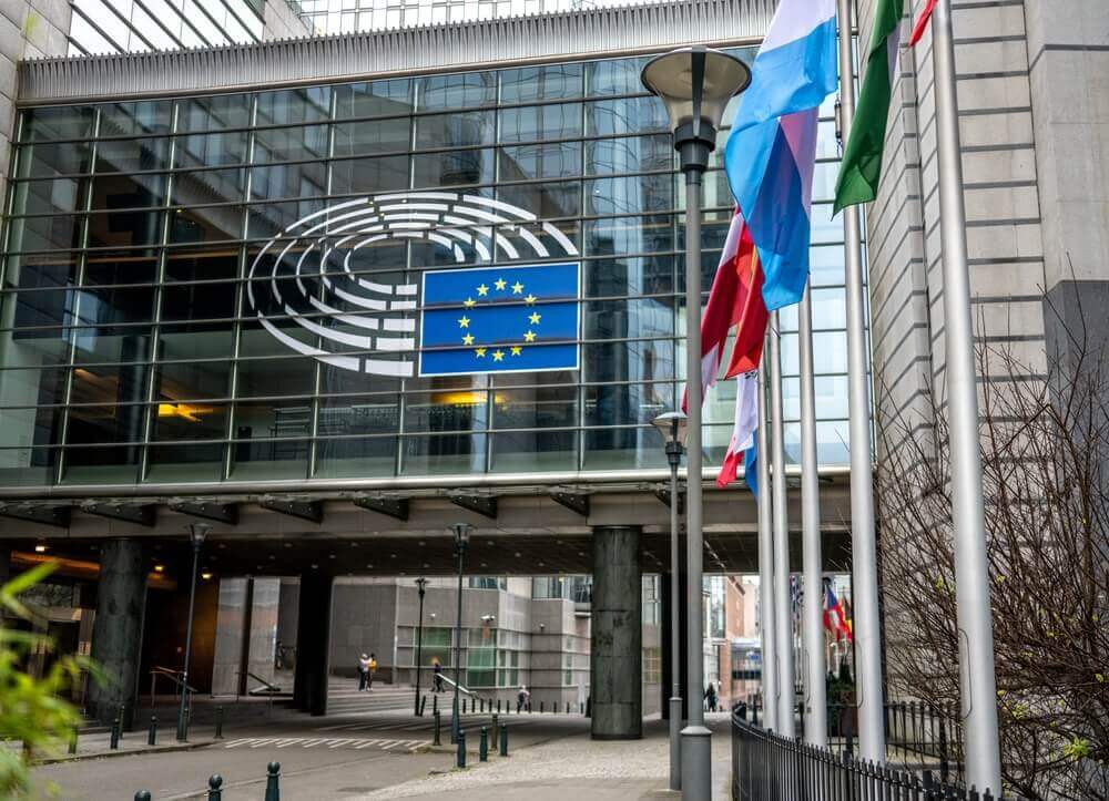 parlamento europeo vota risoluzione non vincolante per rendere cyberbullismo reato comunitario