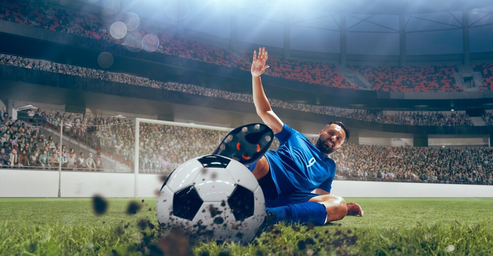 Perché i calciatori si sciacquano la bocca e sputano? La spiegazione scientifica