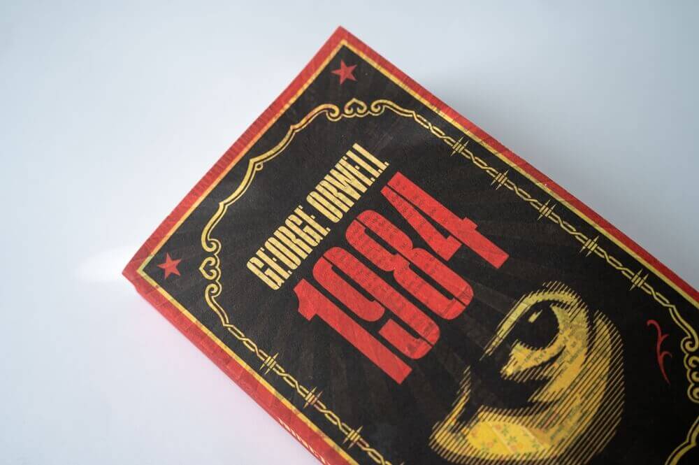 copertina del libro 1984 di george orwell