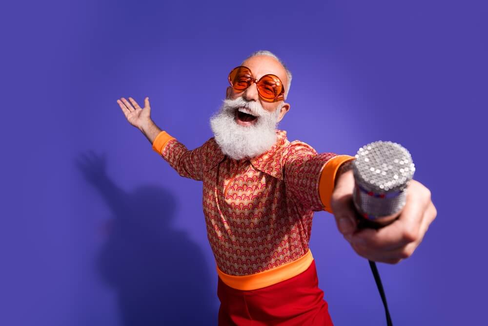 I benefici del Karaoke: perché cantare (anche stonati) fa bene alla salute
