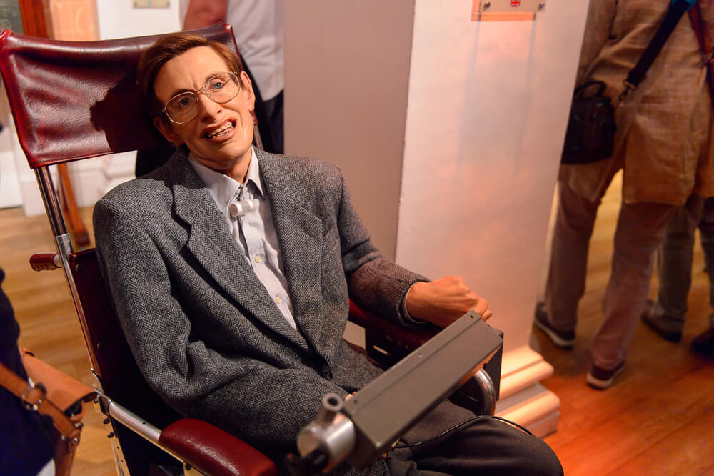 Statua di Stephen Hawking al museo delle cere